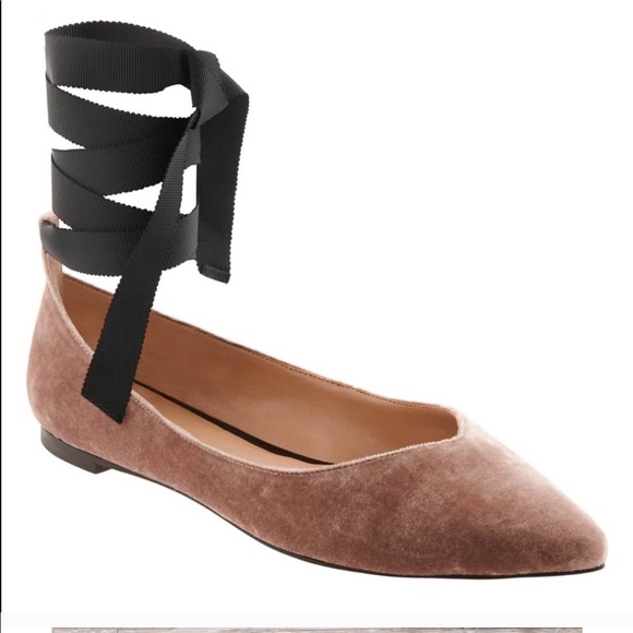 Banana Republic Shoes - 🎉HP 1/21🎉Banana Republic pink velvet ankle flats